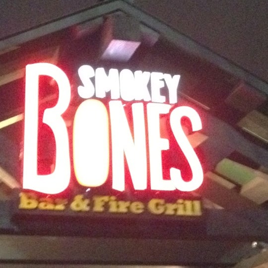 Photo taken at Smokey Bones Bar &amp; Fire Grill by Eric S. on 2/25/2012