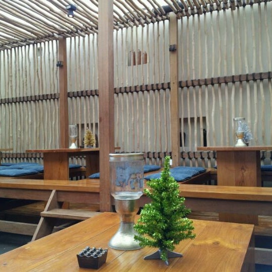 Foto tirada no(a) Khaima Restaurant por Taj M. em 12/20/2011