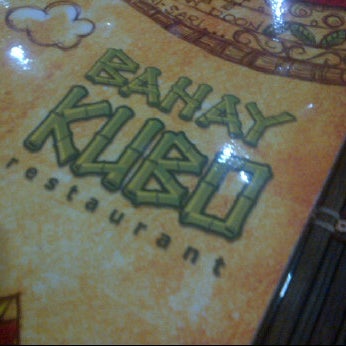 Foto tirada no(a) Bahay Kubo Restaurant por Fil C. em 6/28/2012