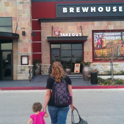 Photo taken at BJ&#39;s Restaurant &amp; Brewhouse by Gabe G. on 2/23/2012
