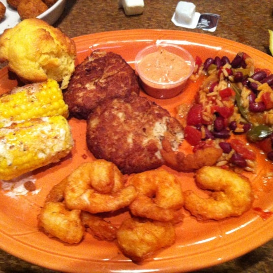 รูปภาพถ่ายที่ Gulf Shore Restaurant &amp; Grill โดย Becci B. เมื่อ 3/25/2012