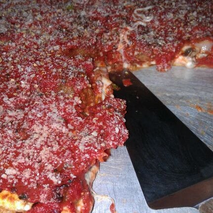 Das Foto wurde bei Kylie&#39;s Chicago Pizza von Blair S. am 5/12/2012 aufgenommen