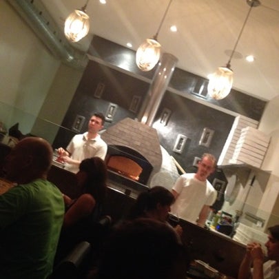 8/4/2012 tarihinde Scott K.ziyaretçi tarafından Pizzeria Defina'de çekilen fotoğraf