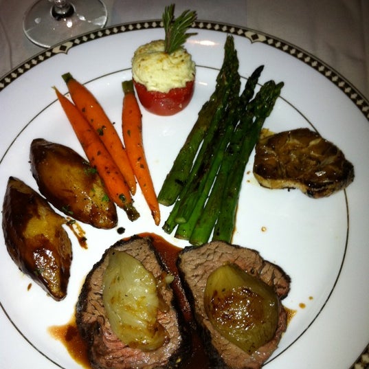 Photo prise au Duane&#39;s Prime Steaks &amp; Seafood par Roger D. le11/15/2011