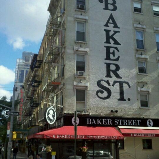 รูปภาพถ่ายที่ Baker Street Pub โดย Mike C. เมื่อ 9/18/2011