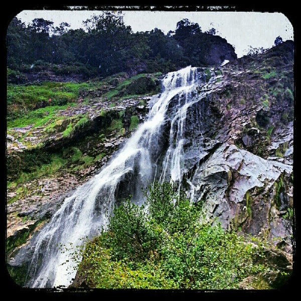 7/28/2012 tarihinde Daithi G.ziyaretçi tarafından Powerscourt Waterfall'de çekilen fotoğraf