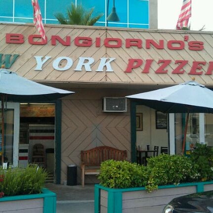6/19/2011 tarihinde D B.ziyaretçi tarafından Bongiorno&#39;s New York Pizzeria'de çekilen fotoğraf