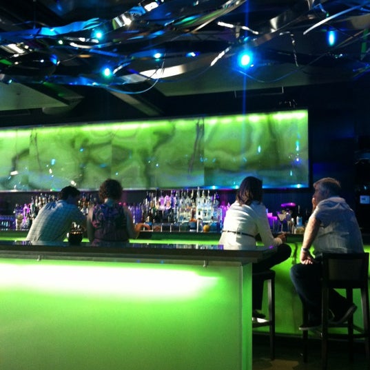 Foto scattata a Emerald Lounge da Jeff N. il 8/16/2012