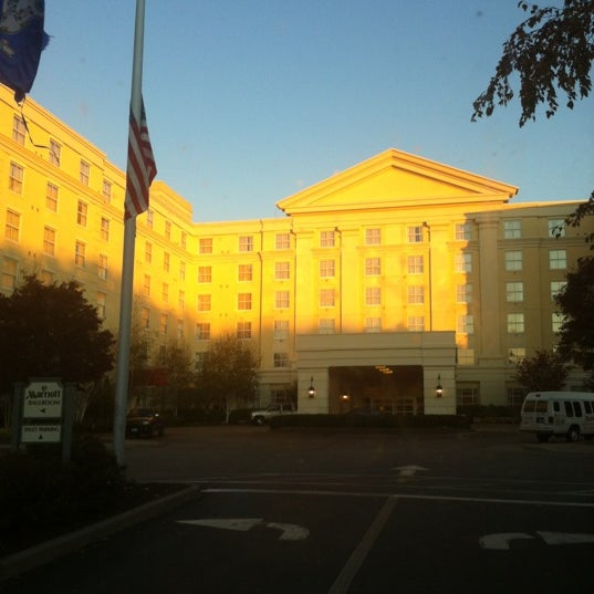 Foto diambil di Mystic Marriott Hotel &amp; Spa oleh Rob M. pada 11/5/2011
