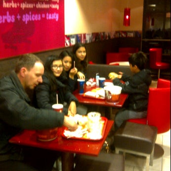 Foto scattata a KFC da Maria B. il 1/1/2012