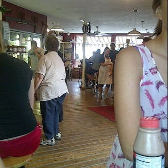รูปภาพถ่ายที่ Glen Mountain Bakery &amp; Market โดย Nolan C. เมื่อ 8/26/2011