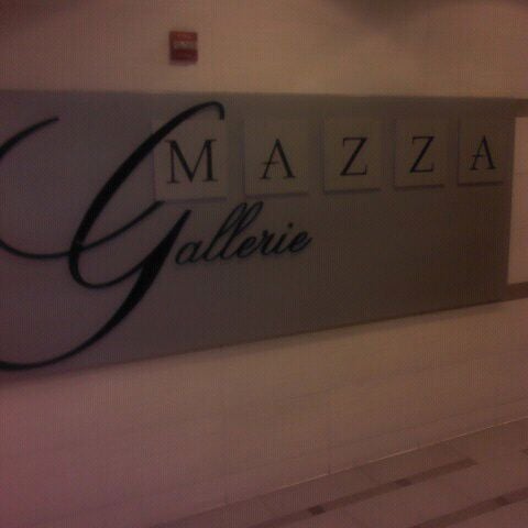 Foto tirada no(a) Mazza Gallerie por Allante R. em 11/16/2011