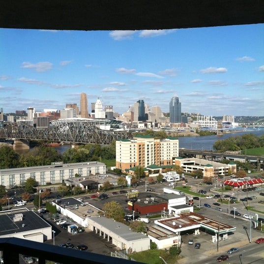 Foto scattata a Radisson Hotel Cincinnati Riverfront da Abby F. il 10/21/2011