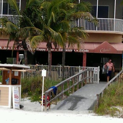Foto tirada no(a) Cabaña&#39;s Beach Bar &amp; Grill por Frank P. em 9/30/2011
