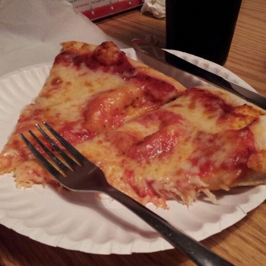 9/8/2012にKevin D.がBruno&#39;s Pizzaで撮った写真