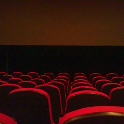 Кинотеатр октябрь москва зал 1. Кинотеатр вымпел коминтерна. 5 звезд на новокузнецкой залы. Колибри москва кинотеатр. Бесплатные кинотеатры в москве.