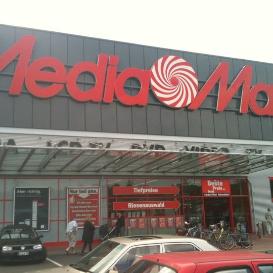 Photo taken at MediaMarkt by Marcus L. on 9/15/2011