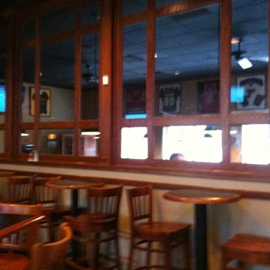 8/5/2012 tarihinde Loyd K.ziyaretçi tarafından Gill Street Sports Bar &amp; Restaurant'de çekilen fotoğraf