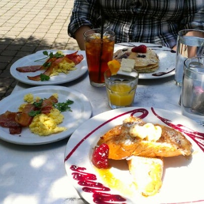 6/24/2012 tarihinde Brandi M.ziyaretçi tarafından Isabel Restaurant'de çekilen fotoğraf