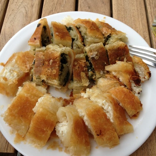 Özen Börek ve Tatlı Evi Anadolu Hisarı Mah. Körfez Cd. No4/A