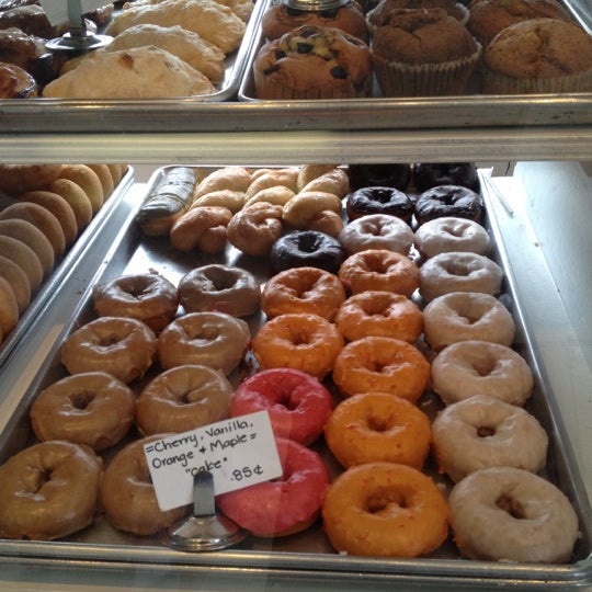 6/11/2012 tarihinde Steve U.ziyaretçi tarafından Primo&#39;s Donuts'de çekilen fotoğraf