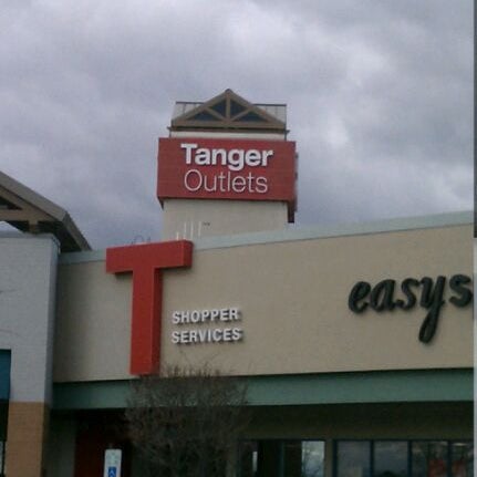 Photo taken at Tanger Outlet Riverhead by Stefan on 12/28/2011