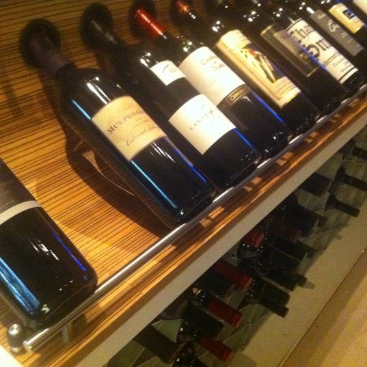 8/13/2011にLewis B.がCork Wine Barで撮った写真