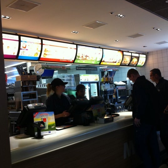 Photo taken at McDonald&#39;s by Laysa L. on 3/15/2011