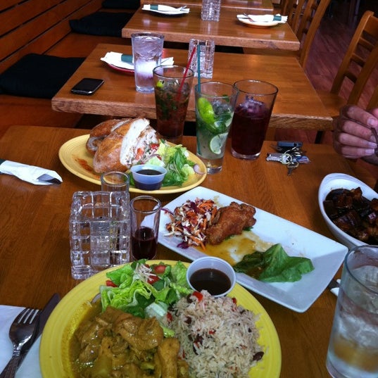 8/8/2011 tarihinde CassandraGratton C.ziyaretçi tarafından Island Soul Caribbean Bar and Cuisine'de çekilen fotoğraf