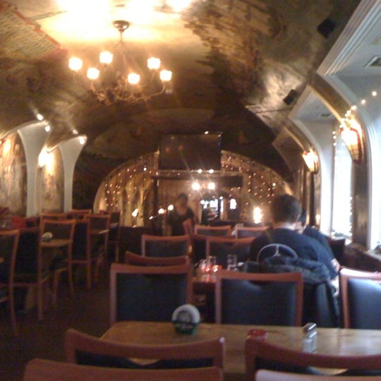 รูปภาพถ่ายที่ Taverna Romana โดย Christian P. S. เมื่อ 1/2/2012
