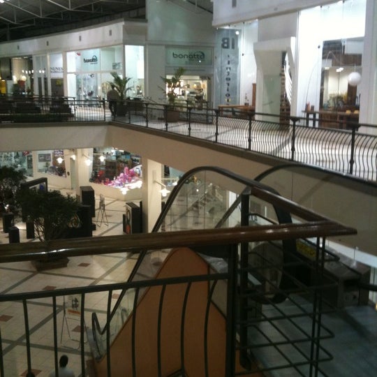 Foto scattata a Ponteio Lar Shopping da Lucas A. il 8/28/2011