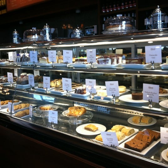 Снимок сделан в Jolane&#39;s Cafe &amp; Wine Bar пользователем leesseung 4/29/2012