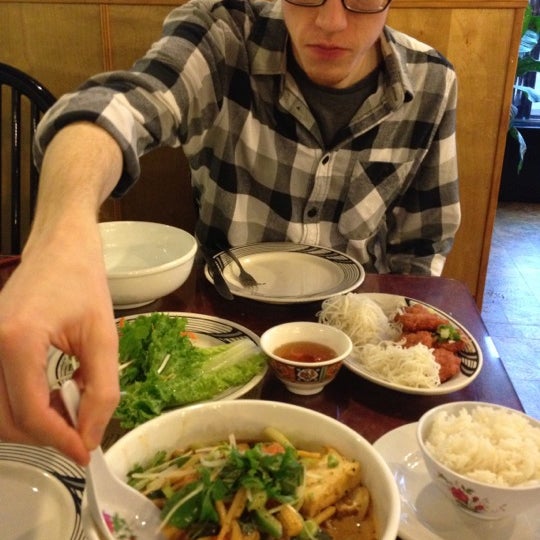 11/26/2011 tarihinde Keenan B.ziyaretçi tarafından Cafe Hoang'de çekilen fotoğraf