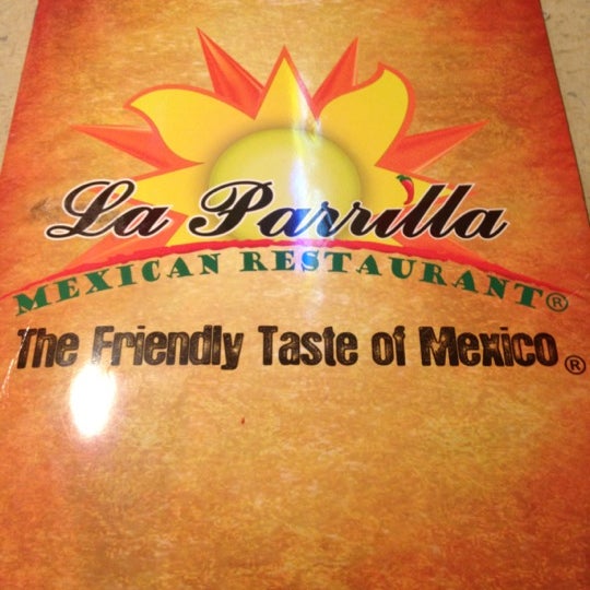 Foto tomada en La Parrilla Mexican Restaurant  por Kourtney E. el 3/21/2012