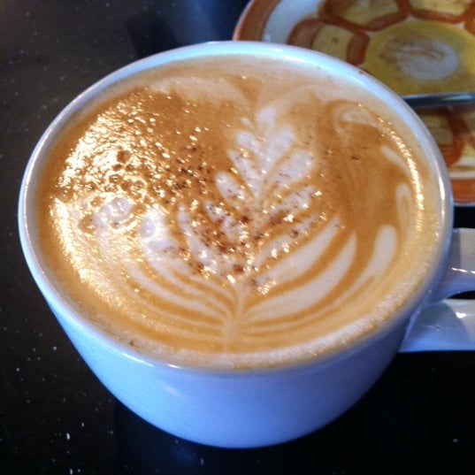 รูปภาพถ่ายที่ Sunergos Coffee โดย Lizelle L. เมื่อ 9/21/2011