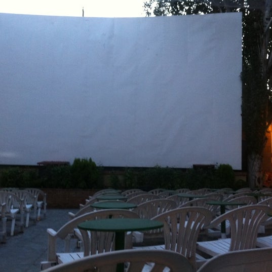 รูปภาพถ่ายที่ Cinema Los Vergeles โดย JuanMa G. เมื่อ 6/17/2011