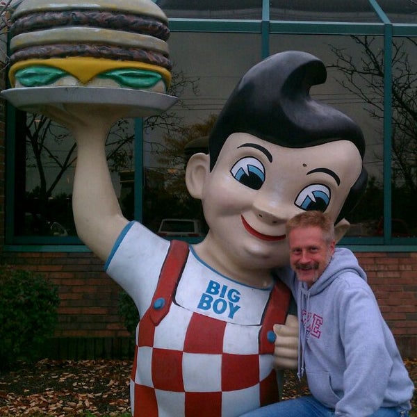 Photo taken at Big Boy Restaurant by Brett R. on 10/12/2011
