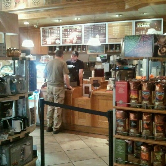10/16/2011 tarihinde Leanne M.ziyaretçi tarafından The Coffee Bean &amp; Tea Leaf'de çekilen fotoğraf