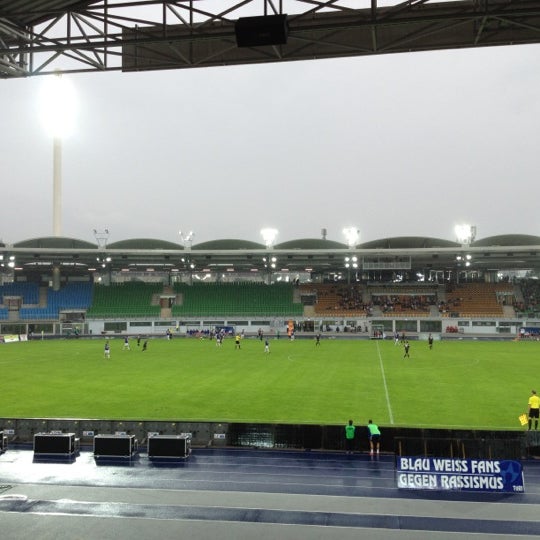Foto tirada no(a) Gugl - Stadion der Stadt Linz por Severin M. em 7/20/2012