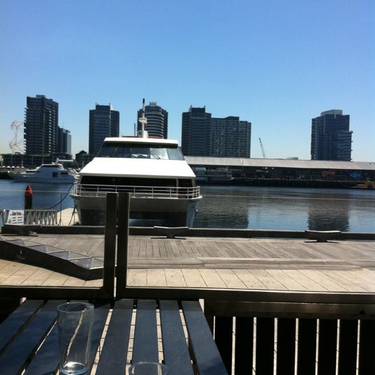 Foto tomada en Watermark Docklands  por Utsi C. el 2/24/2012