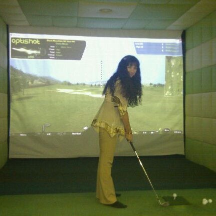 Здесь есть виртуальный гольф