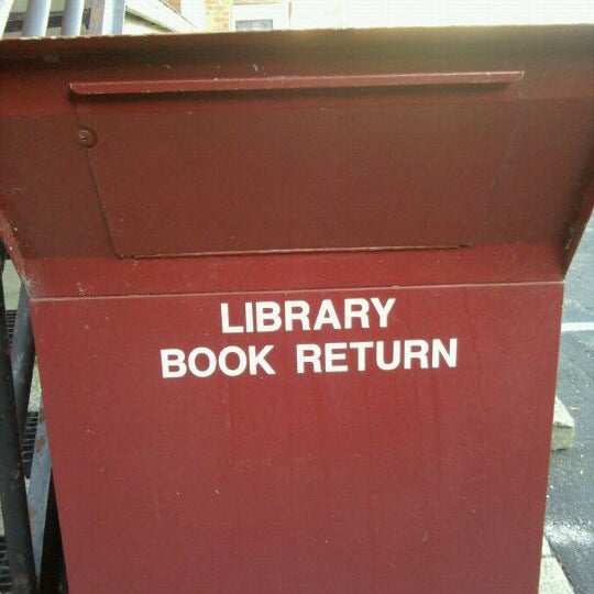 Foto tirada no(a) Hackley Public Library por Dani G. em 10/11/2011
