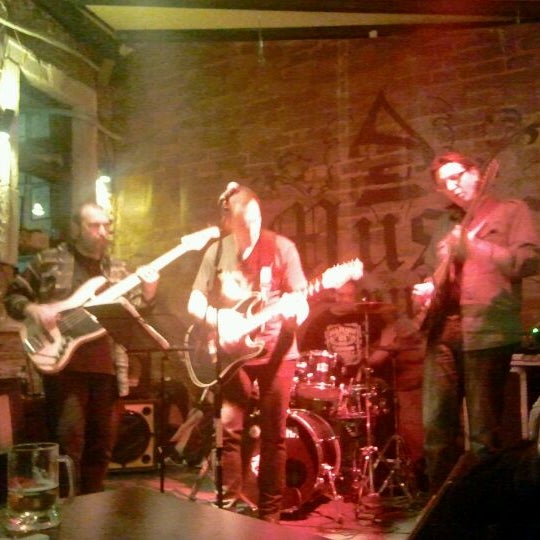 รูปภาพถ่ายที่ Music Pub โดย Razvan I. เมื่อ 1/26/2012