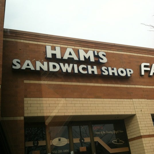 Das Foto wurde bei Ham&#39;s Sandwich Shop von Chaz A. am 3/2/2012 aufgenommen