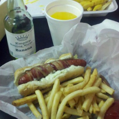 6/5/2011에 Paul님이 The Hot Dog &amp; Burger Co에서 찍은 사진