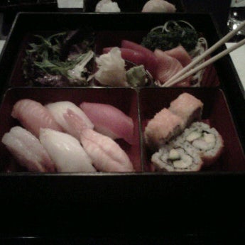 12/22/2011 tarihinde Kassi A.ziyaretçi tarafından Tokyo Sushi &amp; Hibachi'de çekilen fotoğraf