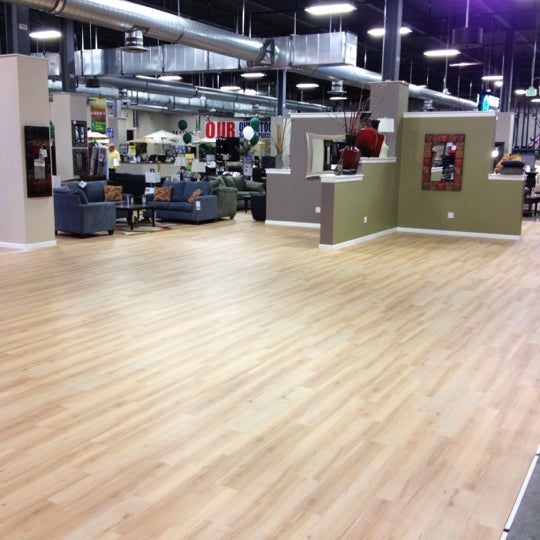 3/31/2012 tarihinde Nolan M.ziyaretçi tarafından American Furniture Warehouse'de çekilen fotoğraf