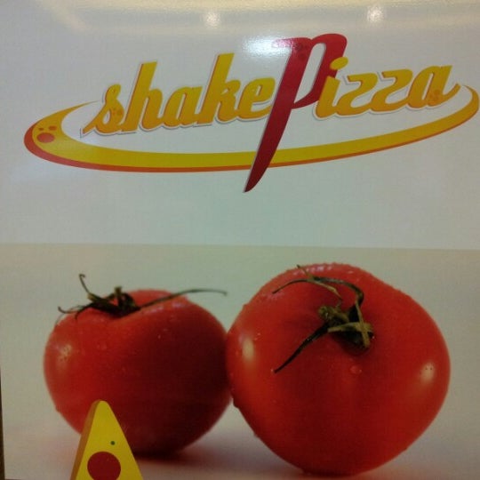Снимок сделан в Shake Pizza пользователем Paulo Hiram F. 8/22/2012