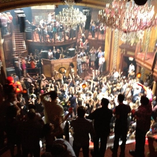 Foto diambil di Opera Nightclub oleh Ryan B. pada 4/21/2012