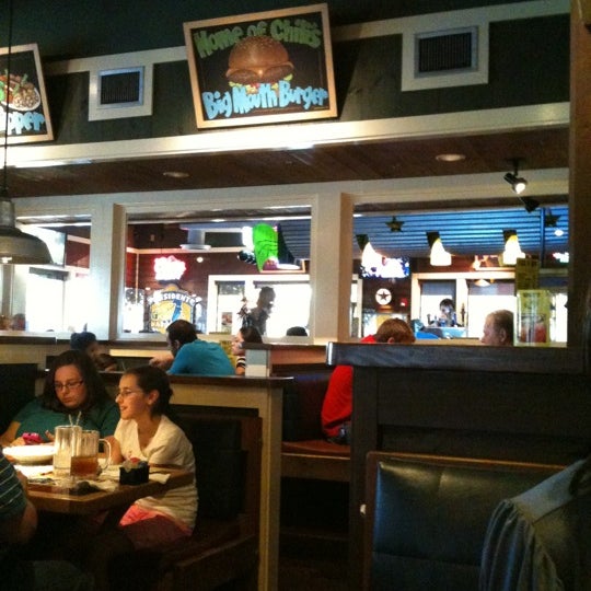 Photo taken at Chili&#39;s Grill &amp; Bar by Ellis K. on 6/15/2011